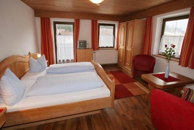 Landgasthof Pfarrwirt Hotel Thiersee Room photo