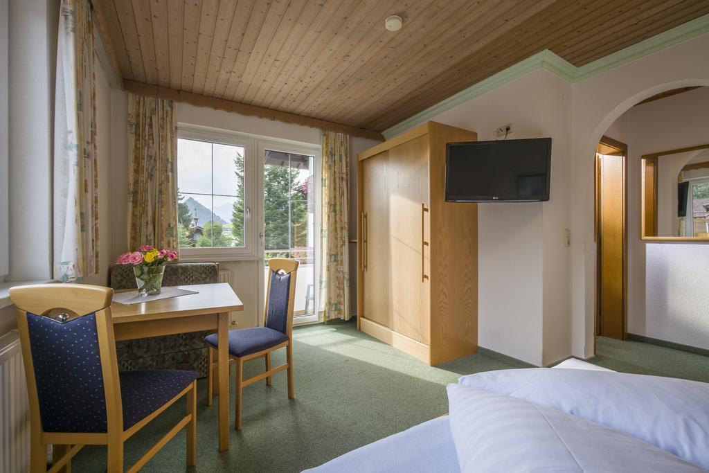 Landgasthof Pfarrwirt Hotel Thiersee Exterior photo